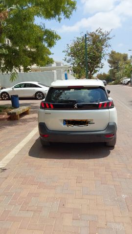 פיג'ו 5008