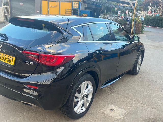 אינפיניטי Q30