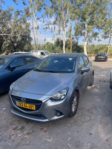 מודעת רכב מאזדה 2