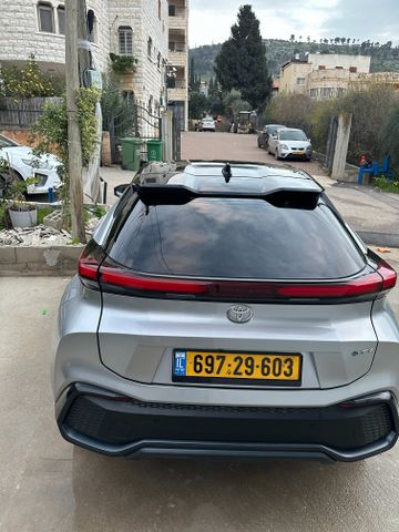 מודעת רכב טויוטה C-HR