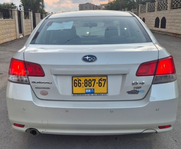 סובארו B4/לגאסי