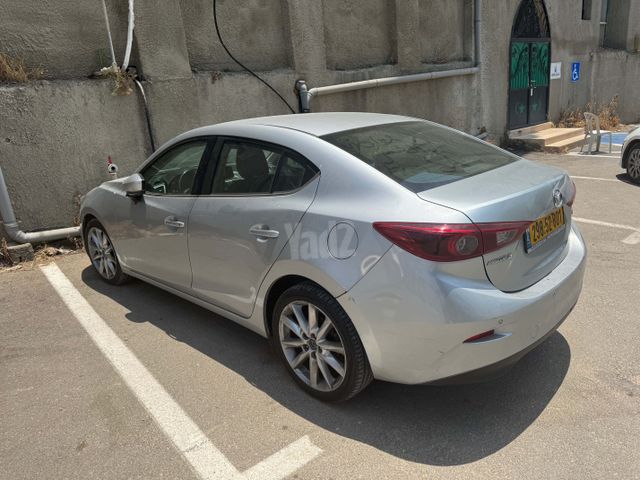 מודעת רכב מאזדה 3