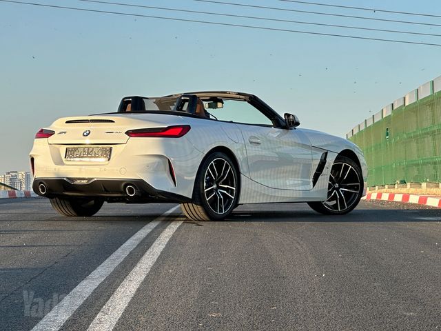 ב מ וו Z4