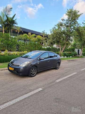 טויוטה פריוס
