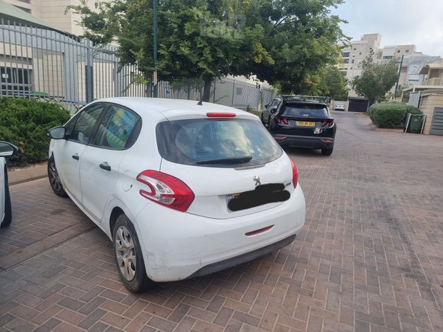 מודעת רכב פיג'ו 208
