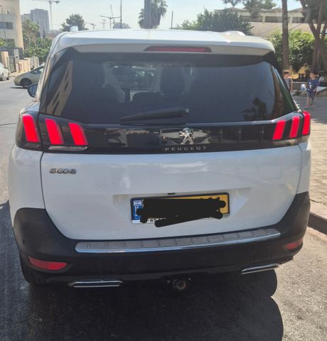 פיג'ו 5008
