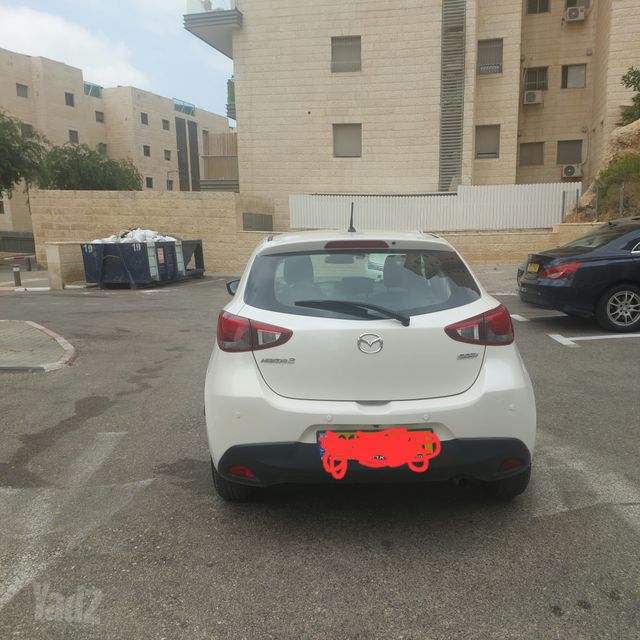 מודעת רכב מאזדה 2