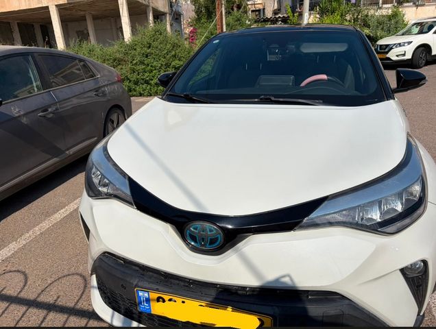 מודעת רכב טויוטה C-HR