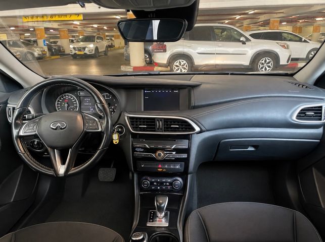 אינפיניטי Q30