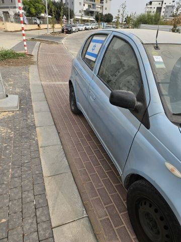 טויוטה יאריס