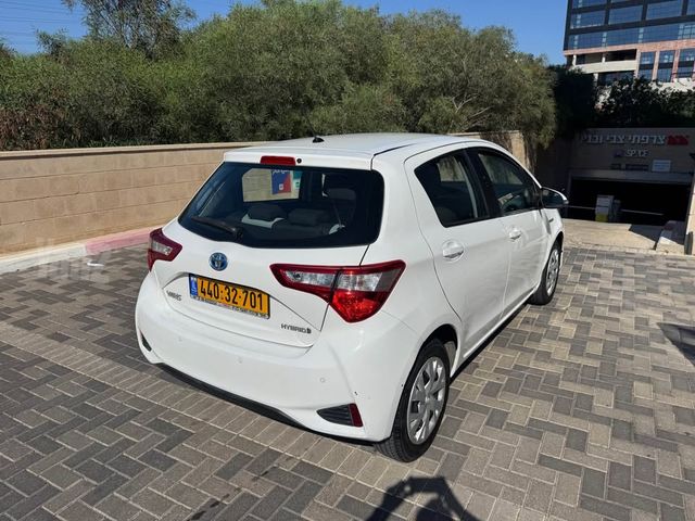 טויוטה יאריס