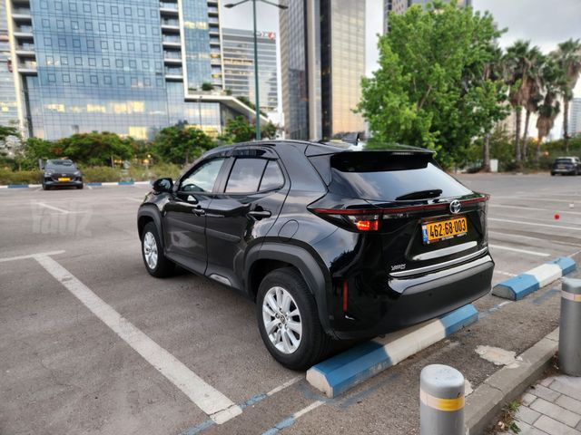 טויוטה יאריס קרוס