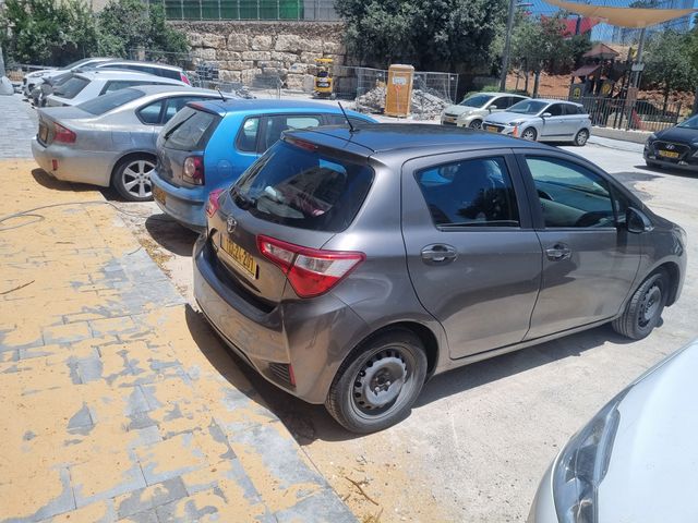טויוטה יאריס