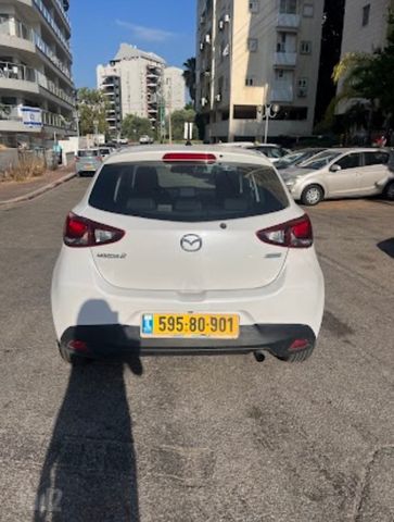 מודעת רכב מאזדה 2