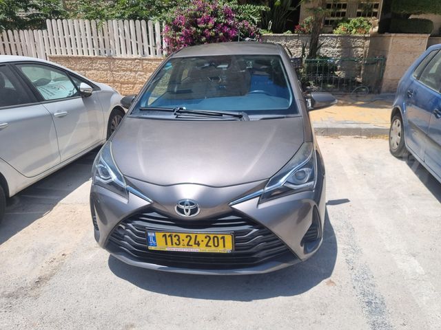 טויוטה יאריס
