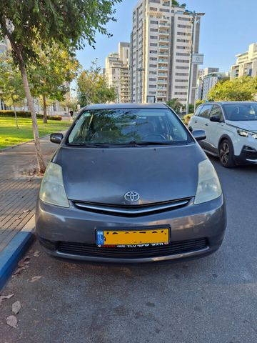 טויוטה פריוס