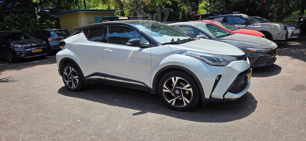 מודעת רכב טויוטה C-HR