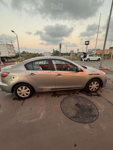 מודעת רכב מאזדה 3
