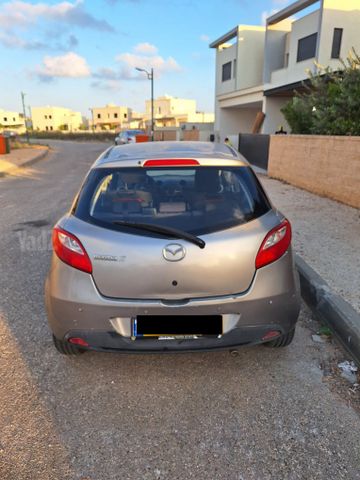 מודעת רכב מאזדה 2
