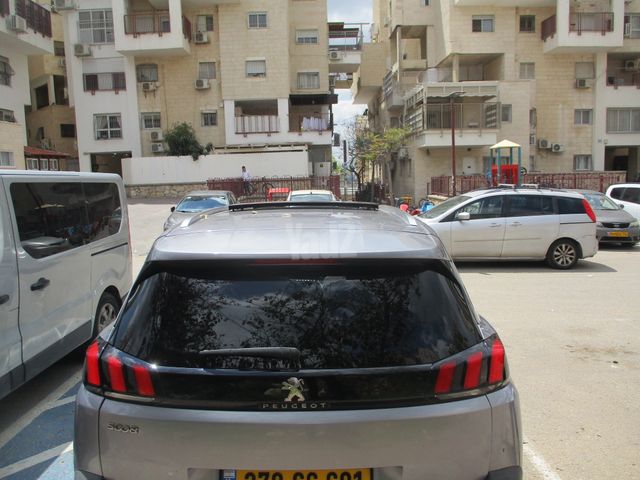 פיג'ו 5008