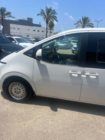 יונדאי סטאריה