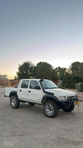 טויוטה היילקס