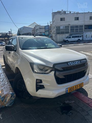 איסוזו די-מקס