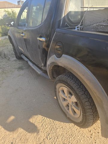 מיצובישי טרייטון / L200