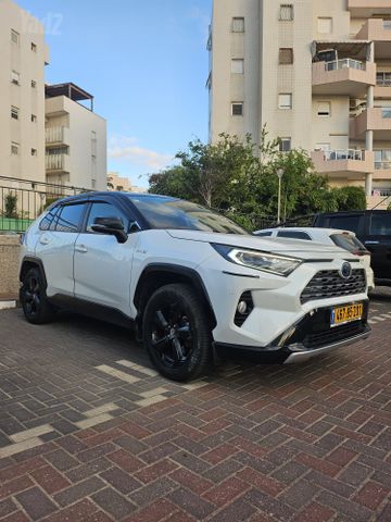 טויוטה RAV4