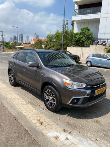 מודעת רכב מיצובישי ASX