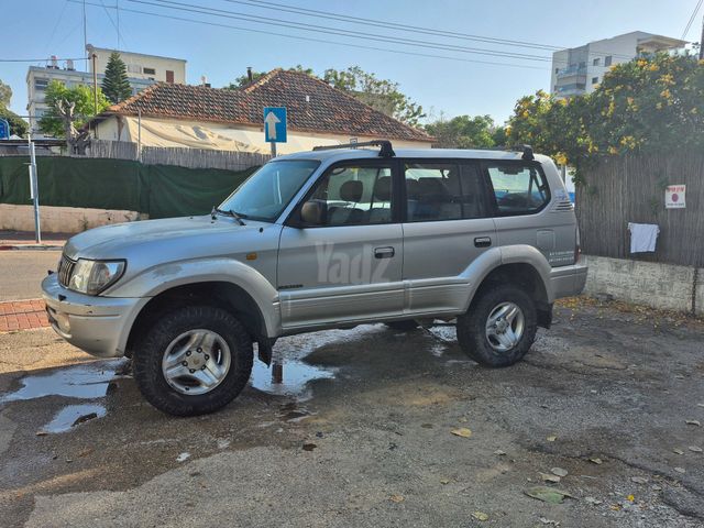 טויוטה לנד קרוזר