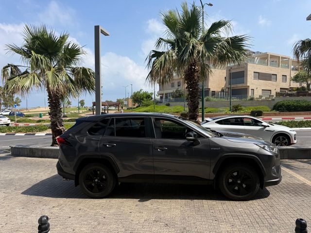 טויוטה RAV4