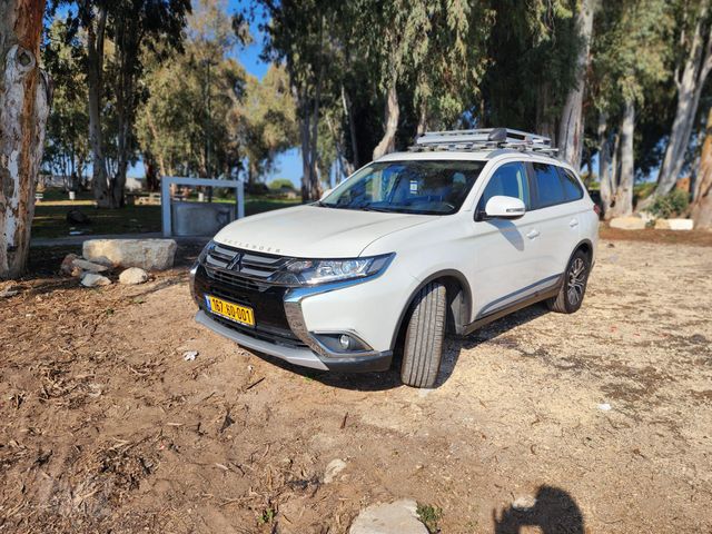 מיצובישי אאוטלנדר