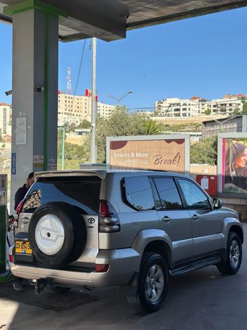 טויוטה לנד קרוזר
