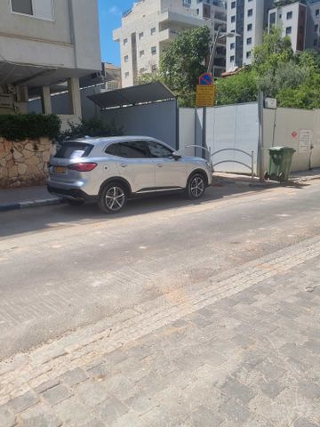 מודעת רכב אם ג'י EHS PHEV