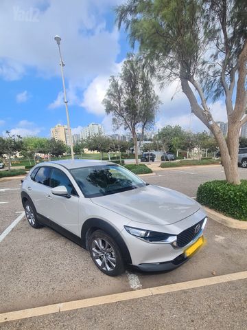 מודעת רכב מאזדה CX-30