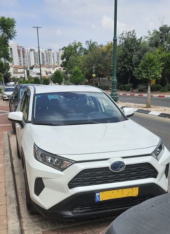 מודעת רכב טויוטה RAV4