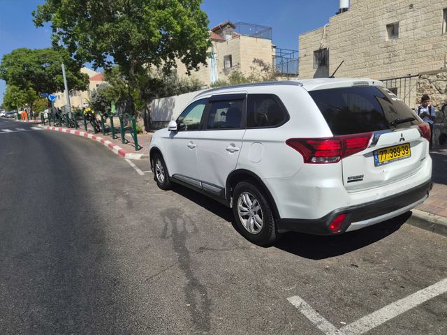 מיצובישי אאוטלנדר