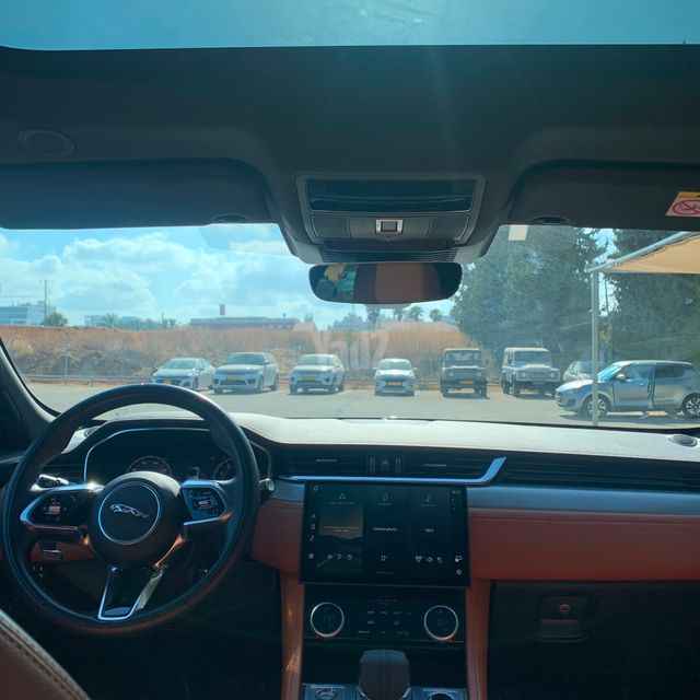 יגואר F-Pace