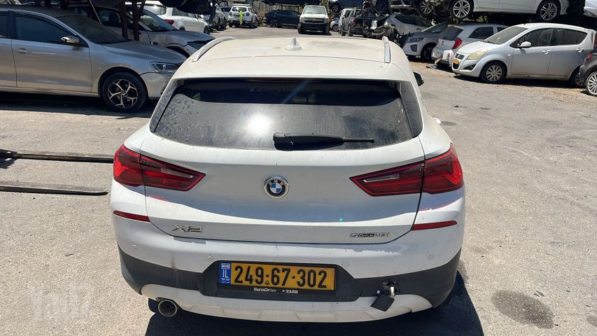 ב מ וו X2