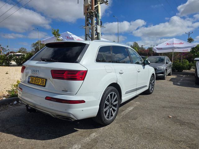 אאודי Q7