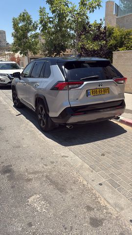 טויוטה RAV4