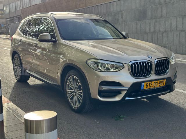 ב מ וו X3
