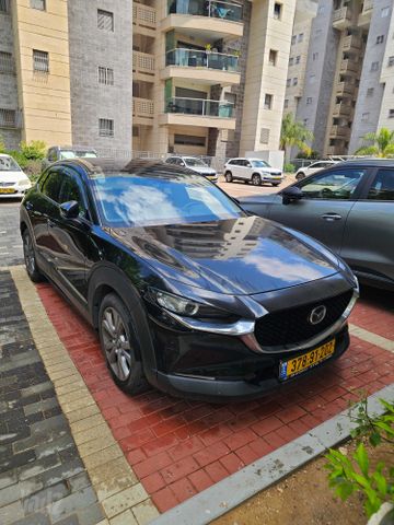מודעת רכב מאזדה CX-30