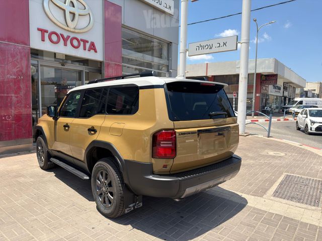 טויוטה לנד קרוזר
