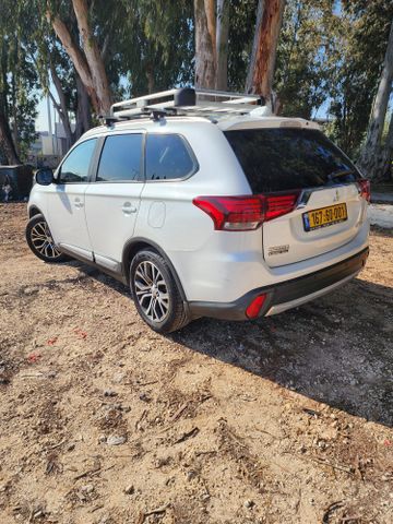 מיצובישי אאוטלנדר