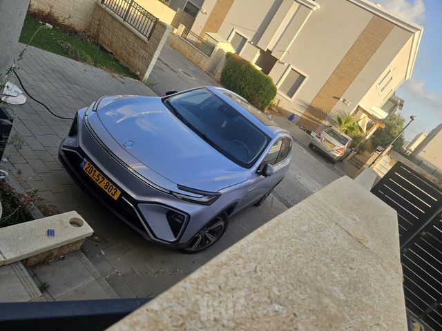 אם ג'י מארוול R