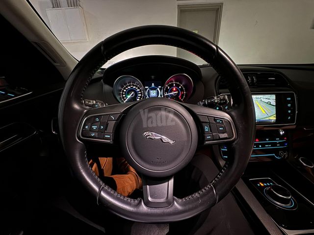 מודעת רכב יגואר F-Pace