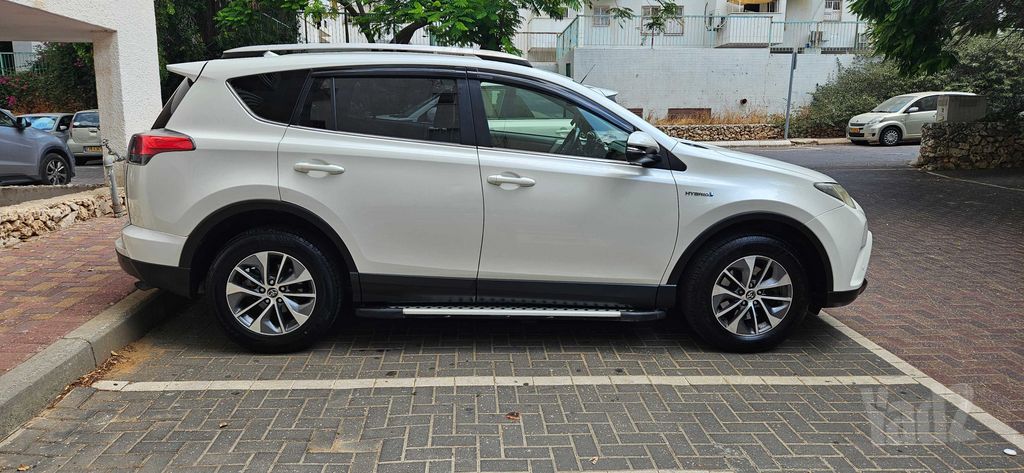 מודעת רכב טויוטה RAV4