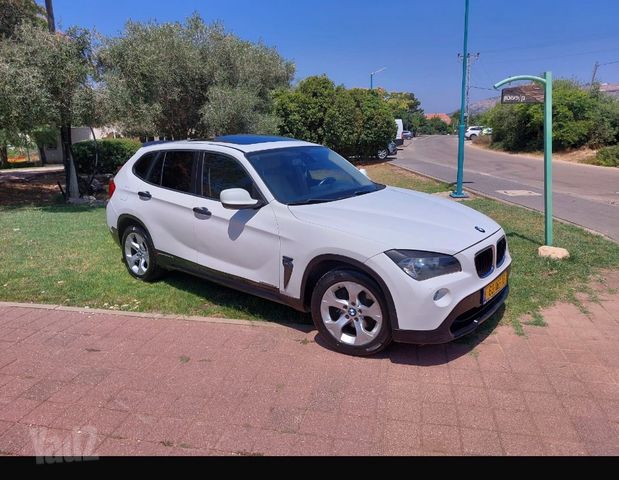 ב מ וו X1